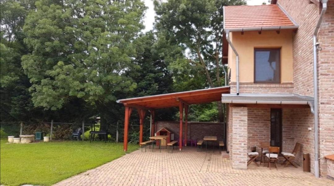 Niki Apartman Гюла Екстериор снимка