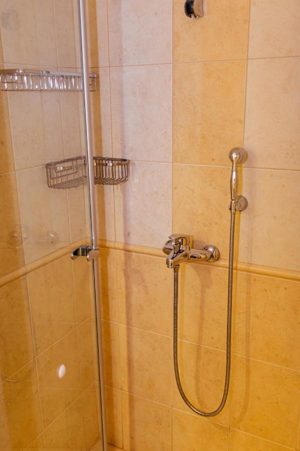 Niki Apartman Гюла Екстериор снимка